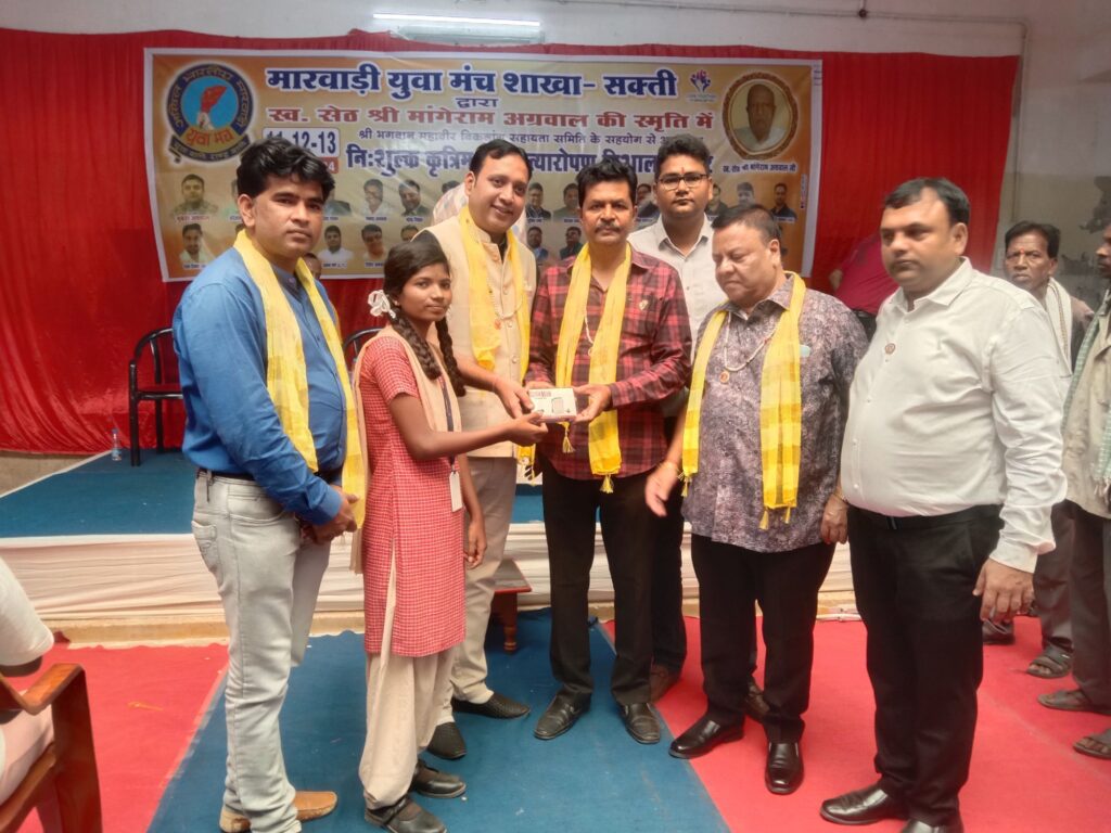 दिव्यांगों के चेहरे पर जब आई मुस्कान, स्वयं के कृत्रिम पैरों से चल सकेंगे अब विकलांग भाई- मारवाड़ी युवा मंच शक्ति शाखा का निशुल्क कृत्रिम अंग प्रत्यारोपण एवं कैलिपर्स वितरण शिविर का हुआ शुभारंभ, मुख्य अतिथि एसपी अंकिता शर्मा ने कहा दिव्यांगों की सेवा है पुण्य का काम, एसपी मैडम ने स्वयं नीचे पहुंचकर दिव्यांग बिटिया के हाथों पहनी माला, सेठ स्वर्गीय मांगेराम अग्रवाल की स्मृति में आयोजित था शिविर दिव्यांगों के चेहरे पर जब आई मुस्कान, स्वयं के कृत्रिम पैरों से चल सकेंगे अब विकलांग भाई- मारवाड़ी युवा मंच शक्ति शाखा का निशुल्क कृत्रिम अंग प्रत्यारोपण एवं कैलिपर्स वितरण शिविर का हुआ शुभारंभ, मुख्य अतिथि एसपी अंकिता शर्मा ने कहा दिव्यांगों की सेवा है पुण्य का काम, एसपी मैडम ने स्वयं नीचे पहुंचकर दिव्यांग बिटिया के हाथों पहनी माला, सेठ स्वर्गीय मांगेराम अग्रवाल की स्मृति में आयोजित था शिविर kshititech