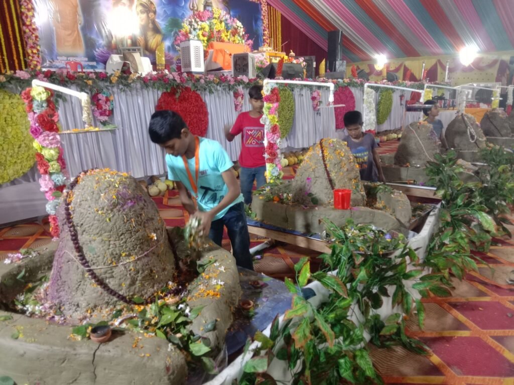 अद्भुत, ऐतिहासिक, अद्वितीय है शिवरीनारायण का धार्मिक अनुष्ठान- महामंडलेश्वर अमृतानंद सरस्वती भरत महाराज के सानिध्य में प्रतिदिन हजारों की संख्या में धर्म प्रेमी पहुंच रहे कथा स्थल पर, सवा करोड़ शिवलिंग निर्माण में जुटे शिव भक्तों का उत्साह अद्भुत, 10 महाविद्याओं के प्रयोग की हो रही पूजा- अर्चना, प्रदेश की दिग्गज हस्तियां भी पहुंच रही धार्मिक अनुष्ठान का दर्शन करने अद्भुत, ऐतिहासिक, अद्वितीय है शिवरीनारायण का धार्मिक अनुष्ठान- महामंडलेश्वर अमृतानंद सरस्वती भरत महाराज के सानिध्य में प्रतिदिन हजारों की संख्या में धर्म प्रेमी पहुंच रहे कथा स्थल पर, सवा करोड़ शिवलिंग निर्माण में जुटे शिव भक्तों का उत्साह अद्भुत, 10 महाविद्याओं के प्रयोग की हो रही पूजा- अर्चना, प्रदेश की दिग्गज हस्तियां भी पहुंच रही धार्मिक अनुष्ठान का दर्शन करने kshititech