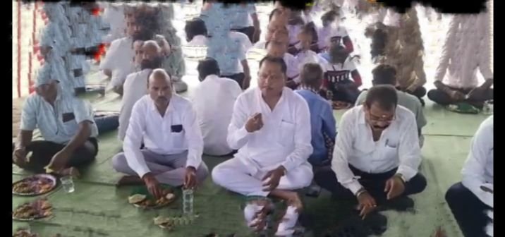 नगर पंचायत अध्यक्ष सोनसाय की अनुकरणीय पहल- देवउठनी एकादशी पर शहर के गोठान में किया गौ माता की पूजा अर्चना का सामूहिक कार्यक्रम एवं गौ भोज का कार्यक्रम, सोनसाय ने कहा- गौ माता भारतीय संस्कृति में पूज्यनीय, हमें गौ संरक्षण की दिशा में करना चाहिए कार्य,सोनसाय ने दी शहर वासियों को देवउठनी एकादशी की बधाई नगर पंचायत अध्यक्ष सोनसाय की अनुकरणीय पहल- देवउठनी एकादशी पर शहर के गोठान में किया गौ माता की पूजा अर्चना का सामूहिक कार्यक्रम एवं गौ भोज का कार्यक्रम, सोनसाय ने कहा- गौ माता भारतीय संस्कृति में पूज्यनीय, हमें गौ संरक्षण की दिशा में करना चाहिए कार्य,सोनसाय ने दी शहर वासियों को देवउठनी एकादशी की बधाई kshititech