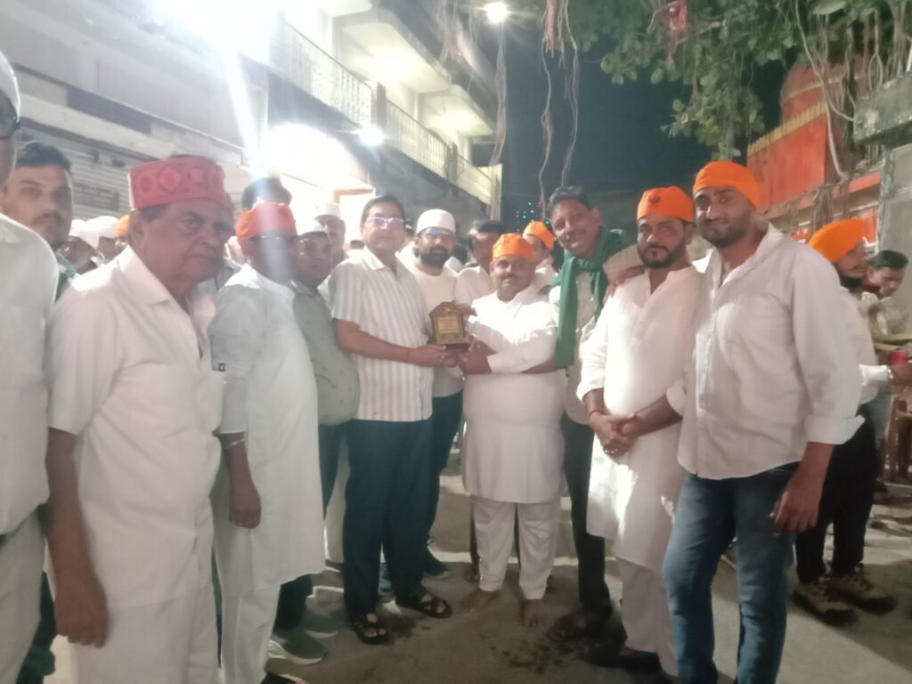 शक्ति के अग्रवाल समाज ने किया गुरुनानक देव जी की शोभा यात्रा का भव्य स्वागत, स्वागत के साथ ही स्वल्पाहार का भी किया आयोजन, अग्रवाल सभा अध्यक्ष श्यामसुंदर ने कहा-सक्ति शहर में सर्व समाज आपसी सौहाद्र एवं समन्वय की है मिशाल, श्री अग्रसेन जयंती समारोह समिति सत्र- 2024 के भी सदस्य रहे मौजूद शक्ति के अग्रवाल समाज ने किया गुरुनानक देव जी की शोभा यात्रा का भव्य स्वागत, स्वागत के साथ ही स्वल्पाहार का भी किया आयोजन, अग्रवाल सभा अध्यक्ष श्यामसुंदर ने कहा-सक्ति शहर में सर्व समाज आपसी सौहाद्र एवं समन्वय की है मिशाल, श्री अग्रसेन जयंती समारोह समिति सत्र- 2024 के भी सदस्य रहे मौजूद kshititech