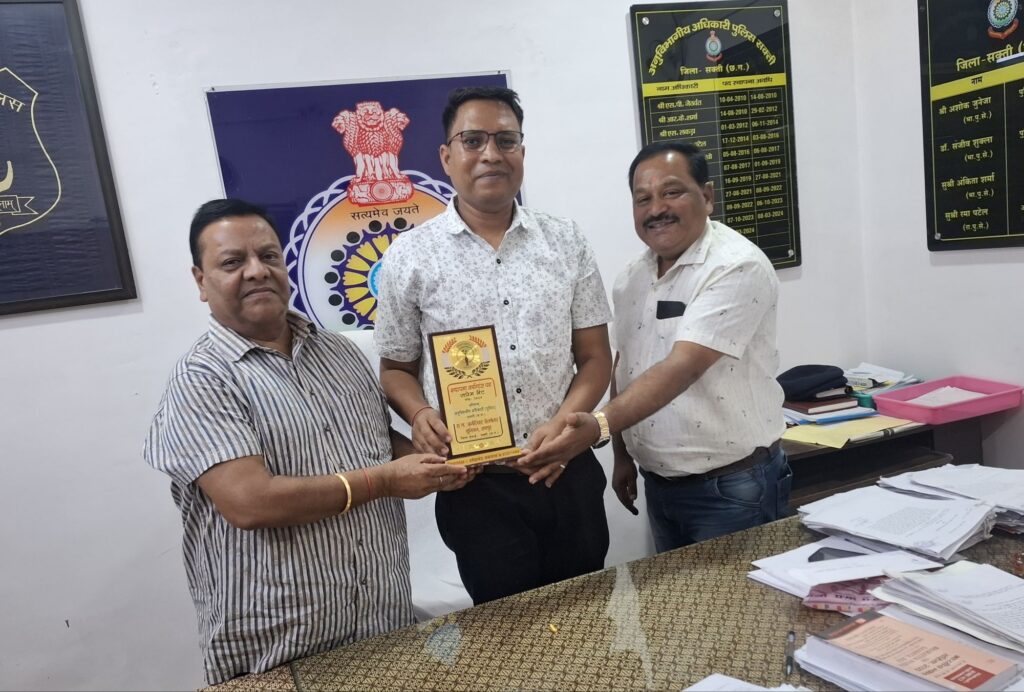 साइबर अपराधों पर मीडिया के सुझाव- जनर्लिस्ट वेलफेयर यूनियन शक्ति जिले के पदाधिकारियो ने की एसडीओ पुलिस एवं टीआई साहब से मुलाकात, पुलिस प्रशासन के कार्यों की करी प्रशंसा तो वहीं साइबर क्राइम संबंधी मामलों पर लगाम कसने और प्रयास करने के लिए दिए सुझाव साइबर अपराधों पर मीडिया के सुझाव- जनर्लिस्ट वेलफेयर यूनियन शक्ति जिले के पदाधिकारियो ने की एसडीओ पुलिस एवं टीआई साहब से मुलाकात, पुलिस प्रशासन के कार्यों की करी प्रशंसा तो वहीं साइबर क्राइम संबंधी मामलों पर लगाम कसने और प्रयास करने के लिए दिए सुझाव kshititech