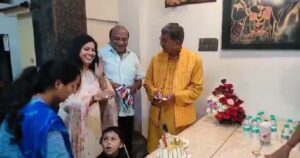 रीना का जन्मदिन बना खास-छत्तीसगढ़ विधानसभा के नेता प्रतिपक्ष महंत जी पहुंचे रीना के निवास, रीना के जन्मदिन पर दी बधाई,सुबह से ही बधाई देने वाले प्रशंसकों का रहा जमावड़ा, प्रदेश की दिग्गज राजनैतिक, सामाजिक हस्तियों ने भी दी रीना गेवाडीन को जन्मदिन की बधाई रीना का जन्मदिन बना खास-छत्तीसगढ़ विधानसभा के नेता प्रतिपक्ष महंत जी पहुंचे रीना के निवास, रीना के जन्मदिन पर दी बधाई,सुबह से ही बधाई देने वाले प्रशंसकों का रहा जमावड़ा, प्रदेश की दिग्गज राजनैतिक, सामाजिक हस्तियों ने भी दी रीना गेवाडीन को जन्मदिन की बधाई kshititech