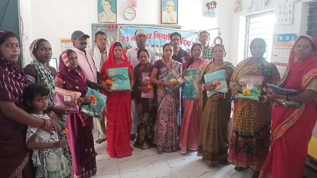 मितानिनें हुई सम्मानित- हरदा पंचायत में मितानिन दिवस दिवस पर सरपंच गौरीशंकर ने किया मितानिनों को सम्मान,गौरीशंकर ने कहा- मितानिनों का कार्य प्रसंसनीय, सरपंच ने कहा- शासन की योजनाओं के क्रियान्वन में भी अहम भूमिका निभाती हैं मितानिन बहने kshititech