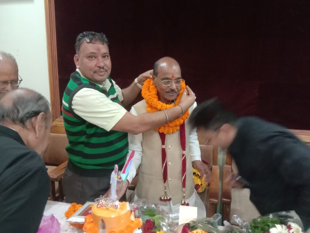 सेवा तथा रचनात्मक कार्यों के साथ मना पूर्व नगर पालिका अध्यक्ष रामअवतार का जन्मदिन- 25 नवंबर की शाम गिरिराज रेन बसेरा में अपने प्रशंसकों के बीच काटा केक, सिद्ध श्री हनुमान मंदिर थाना चौक में करी पूजा- अर्चना, 70 वर्ष पूर्ण कर 71वें वर्ष में प्रवेश किया रामावतार ने kshititech