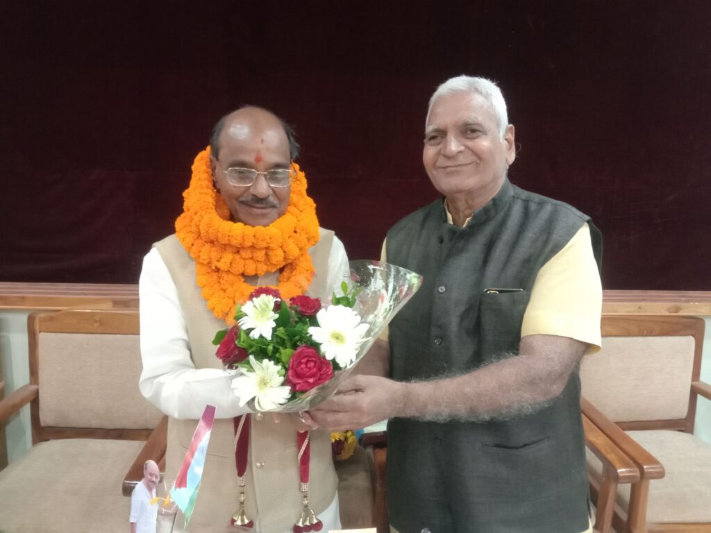 सेवा तथा रचनात्मक कार्यों के साथ मना पूर्व नगर पालिका अध्यक्ष रामअवतार का जन्मदिन- 25 नवंबर की शाम गिरिराज रेन बसेरा में अपने प्रशंसकों के बीच काटा केक, सिद्ध श्री हनुमान मंदिर थाना चौक में करी पूजा- अर्चना, 70 वर्ष पूर्ण कर 71वें वर्ष में प्रवेश किया रामावतार ने kshititech