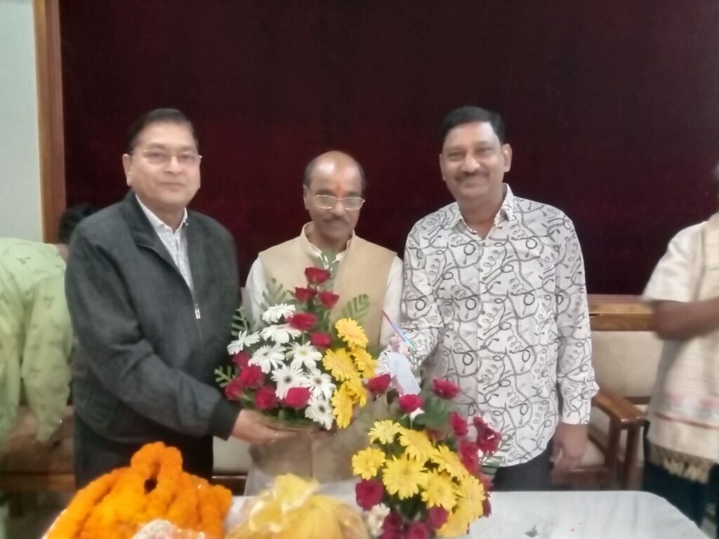 सेवा तथा रचनात्मक कार्यों के साथ मना पूर्व नगर पालिका अध्यक्ष रामअवतार का जन्मदिन- 25 नवंबर की शाम गिरिराज रेन बसेरा में अपने प्रशंसकों के बीच काटा केक, सिद्ध श्री हनुमान मंदिर थाना चौक में करी पूजा- अर्चना, 70 वर्ष पूर्ण कर 71वें वर्ष में प्रवेश किया रामावतार ने kshititech