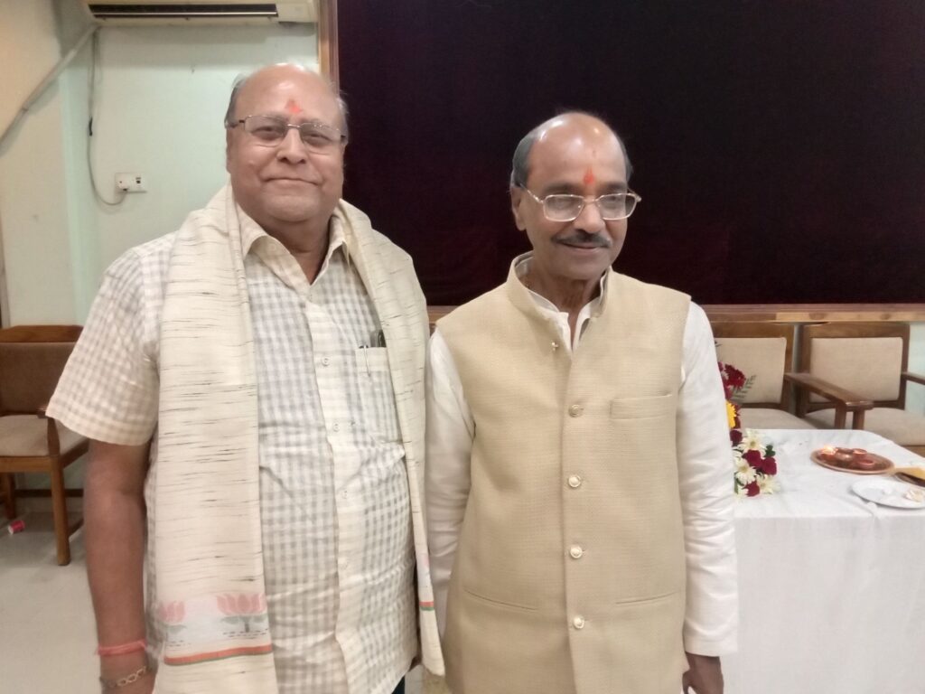 सेवा तथा रचनात्मक कार्यों के साथ मना पूर्व नगर पालिका अध्यक्ष रामअवतार का जन्मदिन- 25 नवंबर की शाम गिरिराज रेन बसेरा में अपने प्रशंसकों के बीच काटा केक, सिद्ध श्री हनुमान मंदिर थाना चौक में करी पूजा- अर्चना, 70 वर्ष पूर्ण कर 71वें वर्ष में प्रवेश किया रामावतार ने kshititech