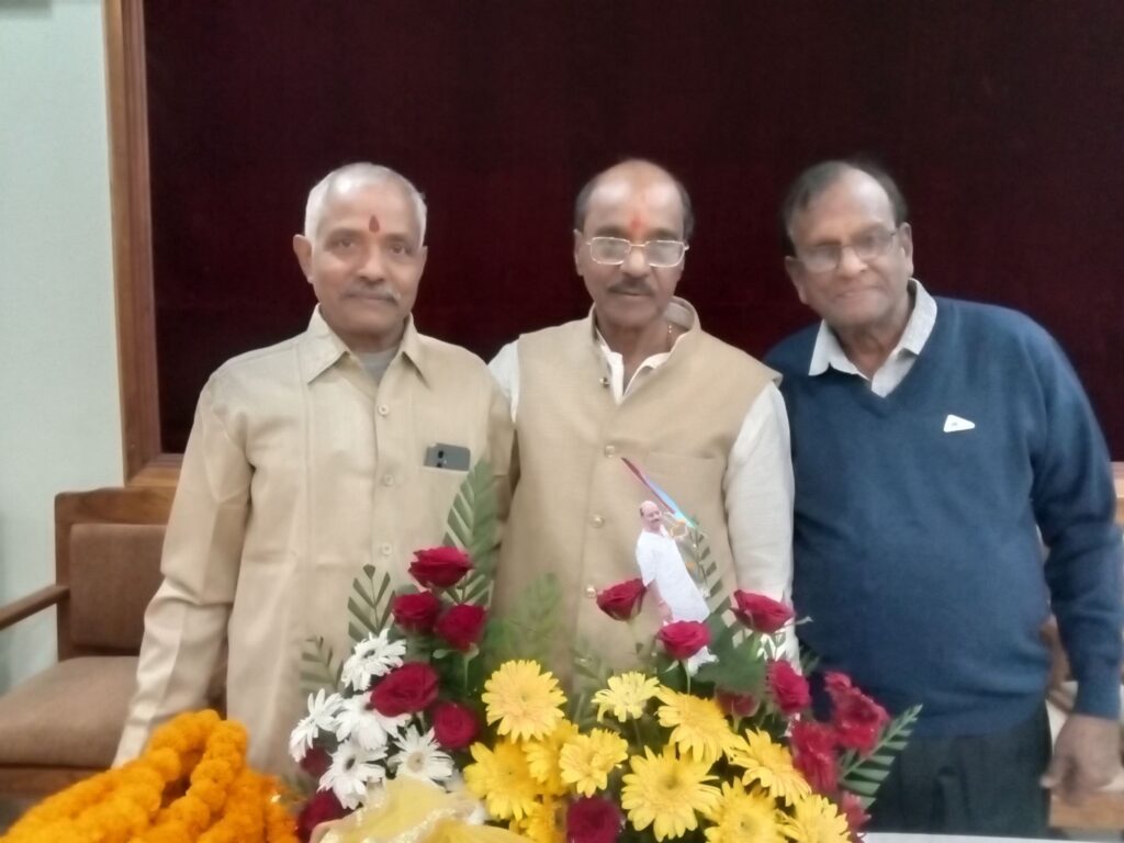 सेवा तथा रचनात्मक कार्यों के साथ मना पूर्व नगर पालिका अध्यक्ष रामअवतार का जन्मदिन- 25 नवंबर की शाम गिरिराज रेन बसेरा में अपने प्रशंसकों के बीच काटा केक, सिद्ध श्री हनुमान मंदिर थाना चौक में करी पूजा- अर्चना, 70 वर्ष पूर्ण कर 71वें वर्ष में प्रवेश किया रामावतार ने kshititech