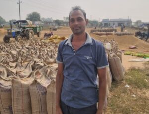 किसनहा बेटा बिष्णु-शक्ति के किसान दे रहे मुख्यमंत्री जी को धन्यवाद-सफलता की कहानी-धान खरीदी की अच्छी व्यवस्था से किसान हितेंद्र के चेहरे पर दिखी खुशी की चमक किसनहा बेटा बिष्णु-शक्ति के किसान दे रहे मुख्यमंत्री जी को धन्यवाद-सफलता की कहानी-धान खरीदी की अच्छी व्यवस्था से किसान हितेंद्र के चेहरे पर दिखी खुशी की चमक kshititech