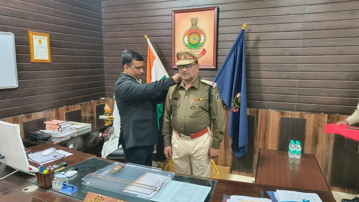 पुलिस अधिकारी बेहरा हुए पदोन्नत- रायगढ़ थाना कोतवाली के एएसआई इगेश्वर यादव और दिलीप बेहरा बने एसआई,पुलिस अधीक्षक ने स्टार लगाकर दी शुभकामनाए,बेहरा ने कहा- कार्य के प्रति निष्ठा एवं समर्पण से ही मिली पदोन्नति, अच्छे संगीतकार भी हैं बेहरा पुलिस अधिकारी बेहरा हुए पदोन्नत- रायगढ़ थाना कोतवाली के एएसआई इगेश्वर यादव और दिलीप बेहरा बने एसआई,पुलिस अधीक्षक ने स्टार लगाकर दी शुभकामनाए,बेहरा ने कहा- कार्य के प्रति निष्ठा एवं समर्पण से ही मिली पदोन्नति, अच्छे संगीतकार भी हैं बेहरा kshititech
