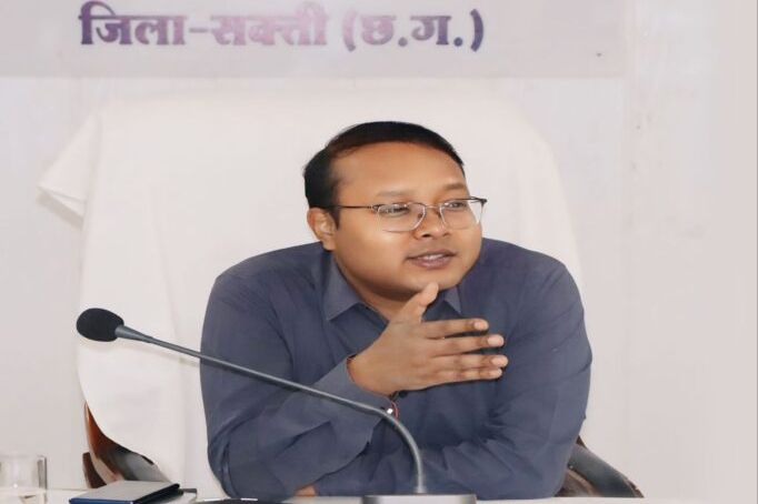 कलेक्टर तोपनो ने ली साप्ताहिक समय सीमा की बैठक,जिले के धान खरीदी केंद्रों से धान उठाव में लाए तेजी-कलेक्टर,कलेक्टर ने जनपद स्तर पर आयोजित कृत्रिम अंग एवं सहायक उपकरण वितरण शिविर में आयुष्मान वय वंदन योजना अंतर्गत पंजीयन करने के दिए निर्देश,विभिन्न विभागों के कार्यों की विस्तार से की गई समीक्षा, लंबित प्रकरणों का शीघ्र निराकरण करने के दिए निर्देश कलेक्टर तोपनो ने ली साप्ताहिक समय सीमा की बैठक,जिले के धान खरीदी केंद्रों से धान उठाव में लाए तेजी-कलेक्टर,कलेक्टर ने जनपद स्तर पर आयोजित कृत्रिम अंग एवं सहायक उपकरण वितरण शिविर में आयुष्मान वय वंदन योजना अंतर्गत पंजीयन करने के दिए निर्देश,विभिन्न विभागों के कार्यों की विस्तार से की गई समीक्षा, लंबित प्रकरणों का शीघ्र निराकरण करने के दिए निर्देश kshititech