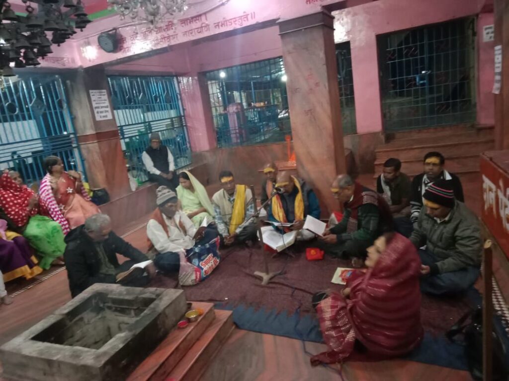 अगहन अमावस्या पर शक्ति के प्रसिद्ध महामाई दाई मंदिर में हुआ सुंदरकांड पाठ का आयोजन, धर्म प्रेमी भक्तों ने करी सहभागिता, धर्म प्रेमी देवेंद्र सोनी ने कहा-पूर्णिमा एवं अमावस्या पर नियमित हो रहा सुंदरकांड पाठ का आयोजन अगहन अमावस्या पर शक्ति के प्रसिद्ध महामाई दाई मंदिर में हुआ सुंदरकांड पाठ का आयोजन, धर्म प्रेमी भक्तों ने करी सहभागिता, धर्म प्रेमी देवेंद्र सोनी ने कहा-पूर्णिमा एवं अमावस्या पर नियमित हो रहा सुंदरकांड पाठ का आयोजन kshititech