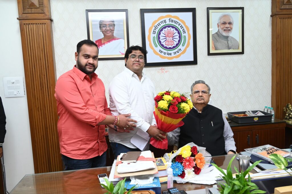 शक्ति के युवा नेताओं की डॉ रमन सिंह से हुई चर्चा- BJYM जिला उपाध्यक्ष चिराग अग्रवाल एवं महामंत्री अभिषेक शर्मा ने करी विधानसभा अध्यक्ष रमन सिंह से मुलाकात, रमन सिंह को दी बधाई, रमन सिंह को दिया शक्ति आने का न्योता शक्ति के युवा नेताओं की डॉ रमन सिंह से हुई चर्चा- BJYM जिला उपाध्यक्ष चिराग अग्रवाल एवं महामंत्री अभिषेक शर्मा ने करी विधानसभा अध्यक्ष रमन सिंह से मुलाकात, रमन सिंह को दी बधाई, रमन सिंह को दिया शक्ति आने का न्योता kshititech