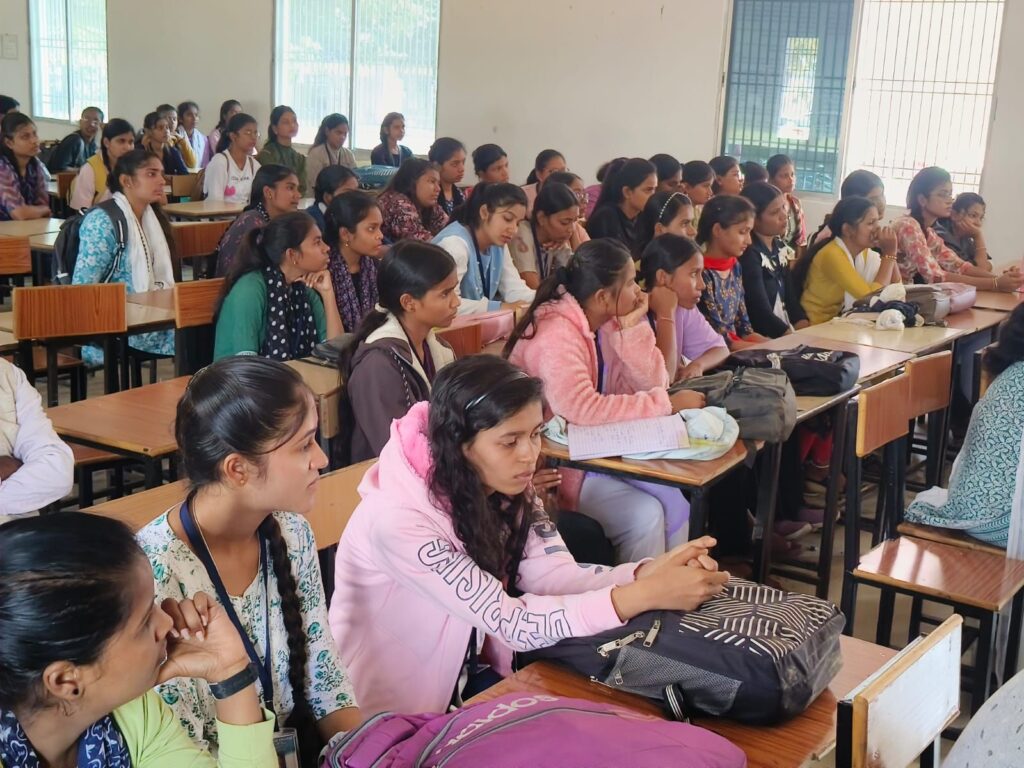 विश्व एड्स दिवस पर जागरूकता पखवाड़ा का हुआ आयोजन,जेएलएन डिग्री कॉलेज में आयोजित कार्यक्रम में डॉक्टर यामीन अब्दुल्ला ने एड्स जागरूकता को लेकर दिया अपना व्याख्यान, छात्र-छात्राओं के मध्य हुई प्रतिस्पर्धाएं प्राचार्य डॉक्टर शालू पाहवा ने भी विद्यार्थियों को किया जागरूक Console Corptech