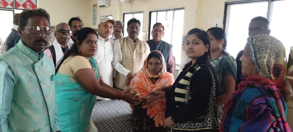 जन्मदिन पर भोले के दरबार में पहुंचे महंत- मेरे कार्यकर्ता एवं वरिष्ठ जनों का आशीर्वाद ही है मेरी पूंजी, अपने जन्मदिन पर बोले नेता प्रतिपक्ष महंत जी, कार्यकर्ताओं एवं समर्थकों के बीच मनाया महंत ने अपना जन्मदिन,जन्मदिन पर हुआ निशुल्क चिकित्सा जांच शिविर का आयोजन, शक्ति के बिसाहू दास महंत उद्यान में हुआ दोपहर भंडारे का आयोजन, जगह-जगह कार्यकर्ताओं ने मनाया जन्मदिन जन्मदिन पर भोले के दरबार में पहुंचे महंत- मेरे कार्यकर्ता एवं वरिष्ठ जनों का आशीर्वाद ही है मेरी पूंजी, अपने जन्मदिन पर बोले नेता प्रतिपक्ष महंत जी, कार्यकर्ताओं एवं समर्थकों के बीच मनाया महंत ने अपना जन्मदिन,जन्मदिन पर हुआ निशुल्क चिकित्सा जांच शिविर का आयोजन, शक्ति के बिसाहू दास महंत उद्यान में हुआ दोपहर भंडारे का आयोजन, जगह-जगह कार्यकर्ताओं ने मनाया जन्मदिन kshititech