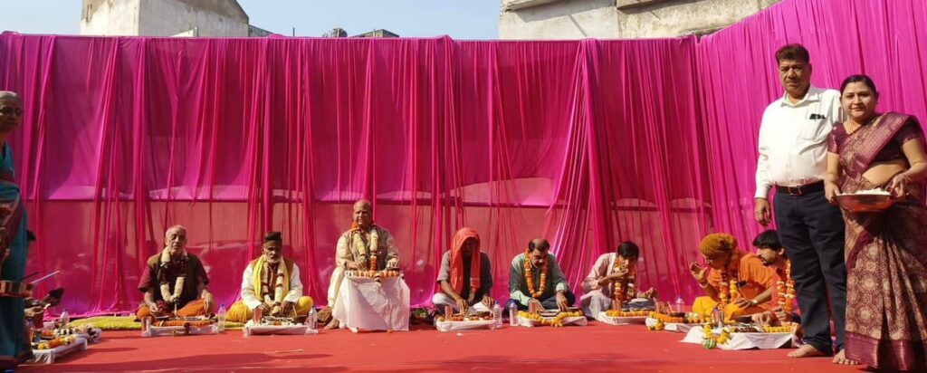 7000 श्रद्धालुओं ने ग्रहण किया दत्त भोग प्रसाद,15 दिसंबर को संपन्न हुआ दत्तात्रेय जयंती महोत्सव, ट्रस्ट के अध्यक्ष हरिवल्लभ अग्रवाल के मार्गदर्शन में हुए जयंती महोत्सव का आयोजन 7000 श्रद्धालुओं ने ग्रहण किया दत्त भोग प्रसाद,15 दिसंबर को संपन्न हुआ दत्तात्रेय जयंती महोत्सव, ट्रस्ट के अध्यक्ष हरिवल्लभ अग्रवाल के मार्गदर्शन में हुए जयंती महोत्सव का आयोजन kshititech