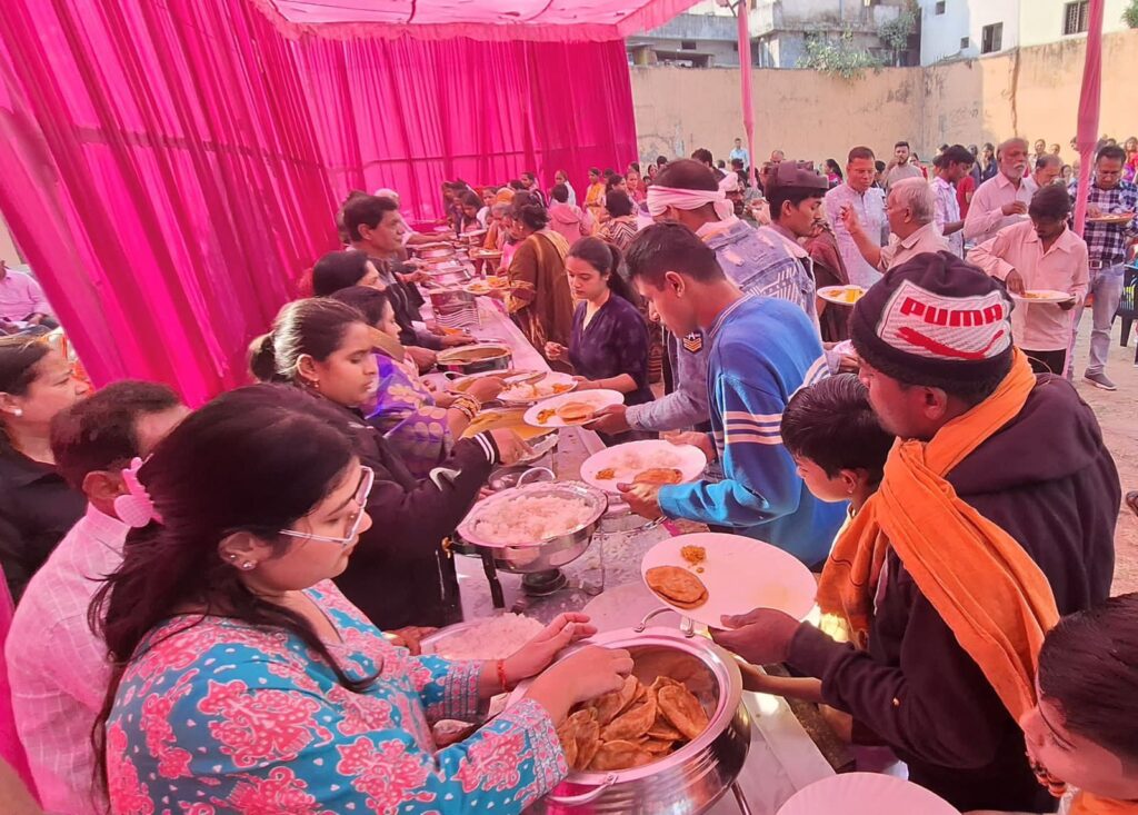 7000 श्रद्धालुओं ने ग्रहण किया दत्त भोग प्रसाद,15 दिसंबर को संपन्न हुआ दत्तात्रेय जयंती महोत्सव, ट्रस्ट के अध्यक्ष हरिवल्लभ अग्रवाल के मार्गदर्शन में हुए जयंती महोत्सव का आयोजन 7000 श्रद्धालुओं ने ग्रहण किया दत्त भोग प्रसाद,15 दिसंबर को संपन्न हुआ दत्तात्रेय जयंती महोत्सव, ट्रस्ट के अध्यक्ष हरिवल्लभ अग्रवाल के मार्गदर्शन में हुए जयंती महोत्सव का आयोजन kshititech
