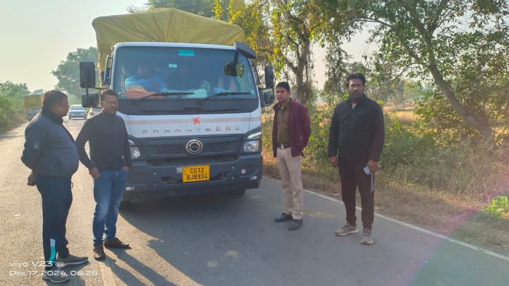 अवैध धान परिवहन पर बड़ी कारवाई- सकती कलेक्टर के निर्देश पर अवैध रूप से दो वाहनों में हो रहे धान परिवहन को पकड़ा खाद्य विभाग एवं प्रशासन की टीम ने,250 बोरे धान का हो रहा था परिवहन, तड़के- तड़के सुबह हो रहा था परिवहन, शक्ति से कोरबा की ओर जा रहा था धान अवैध धान परिवहन पर बड़ी कारवाई- सकती कलेक्टर के निर्देश पर अवैध रूप से दो वाहनों में हो रहे धान परिवहन को पकड़ा खाद्य विभाग एवं प्रशासन की टीम ने,250 बोरे धान का हो रहा था परिवहन, तड़के- तड़के सुबह हो रहा था परिवहन, शक्ति से कोरबा की ओर जा रहा था धान kshititech