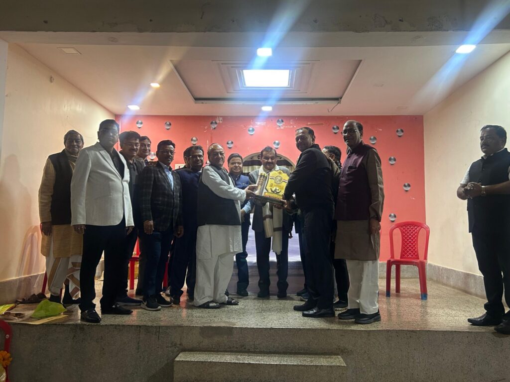 देश के CA की सर्वोच्च संवैधानिक संस्था ICAI में पहुंचने वाले शक्ति के प्रतिष्ठित CA दिनेश अग्रवाल का शक्ति शहर वासियों ने किया सम्मान, दिनेश ने कहा-सक्ति है मेरी जन्मभूमि,व्यापार हित के लिए अच्छे सुझाव के माध्यम से नीति निर्धारण में रखूंगा बातें, अग्रवाल सभा अध्यक्ष श्यामसुंदर ने कहा- दिनेश जी हैं पूरे छत्तीसगढ़ के गौरव देश के CA की सर्वोच्च संवैधानिक संस्था ICAI में पहुंचने वाले शक्ति के प्रतिष्ठित CA दिनेश अग्रवाल का शक्ति शहर वासियों ने किया सम्मान, दिनेश ने कहा-सक्ति है मेरी जन्मभूमि,व्यापार हित के लिए अच्छे सुझाव के माध्यम से नीति निर्धारण में रखूंगा बातें, अग्रवाल सभा अध्यक्ष श्यामसुंदर ने कहा- दिनेश जी हैं पूरे छत्तीसगढ़ के गौरव kshititech