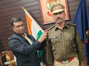 पुलिस अधिकारी बेहरा हुए पदोन्नत- रायगढ़ थाना कोतवाली के एएसआई इगेश्वर यादव और दिलीप बेहरा बने एसआई,पुलिस अधीक्षक ने स्टार लगाकर दी शुभकामनाए,बेहरा ने कहा- कार्य के प्रति निष्ठा एवं समर्पण से ही मिली पदोन्नति, अच्छे संगीतकार भी हैं बेहरा पुलिस अधिकारी बेहरा हुए पदोन्नत- रायगढ़ थाना कोतवाली के एएसआई इगेश्वर यादव और दिलीप बेहरा बने एसआई,पुलिस अधीक्षक ने स्टार लगाकर दी शुभकामनाए,बेहरा ने कहा- कार्य के प्रति निष्ठा एवं समर्पण से ही मिली पदोन्नति, अच्छे संगीतकार भी हैं बेहरा kshititech