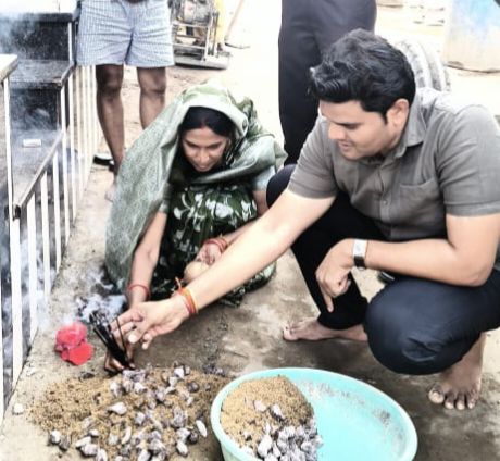 शक्ति के वार्ड क्रमांक- 12 में सीसी रोड का भूमि पूजन किया वार्ड पार्षद विजया देवांगन ने, विजया ने कहा- भाजपा सरकार कर रही तेजी से विकास के काम,गोविंद ने कहा-विकास कार्यो मे अग्रणी वार्ड नं-12 शक्ति के वार्ड क्रमांक- 12 में सीसी रोड का भूमि पूजन किया वार्ड पार्षद विजया देवांगन ने, विजया ने कहा- भाजपा सरकार कर रही तेजी से विकास के काम,गोविंद ने कहा-विकास कार्यो मे अग्रणी वार्ड नं-12 kshititech