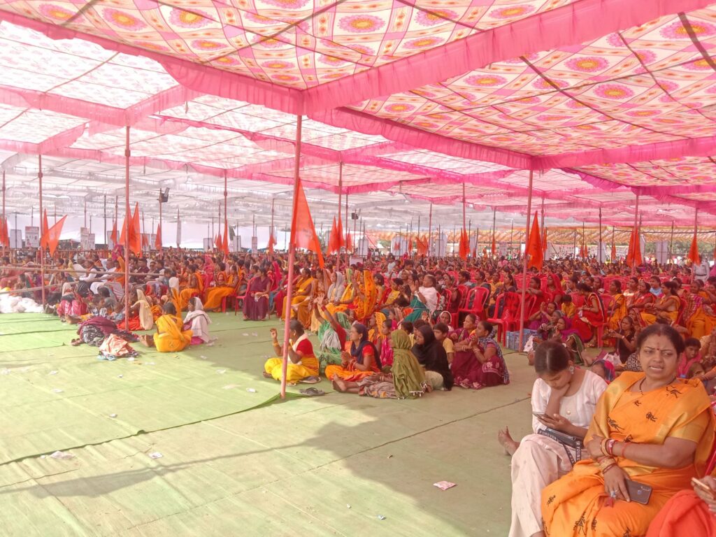शक्ति की सर्व सनातन हिंदू पंचायत में पहुंचे हजारों सनातनी, धर्म परिवर्तन कर लेने वाले लोगों की हुई घर वापसी, शक्ति के नंदेली भाटा मैदान में हुआ आयोजन, हिंदुत्व की रक्षा के लिए भगवा ध्वज हाथों में लिए हजारों की संख्या में पहुंची मातृ शक्ति का भी उमड़ा हुजूम शक्ति की सर्व सनातन हिंदू पंचायत में पहुंचे हजारों सनातनी, धर्म परिवर्तन कर लेने वाले लोगों की हुई घर वापसी, शक्ति के नंदेली भाटा मैदान में हुआ आयोजन, हिंदुत्व की रक्षा के लिए भगवा ध्वज हाथों में लिए हजारों की संख्या में पहुंची मातृ शक्ति का भी उमड़ा हुजूम kshititech