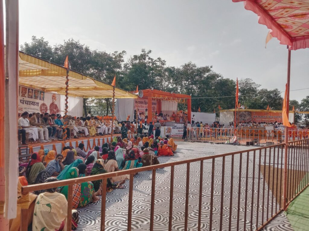 शक्ति की सर्व सनातन हिंदू पंचायत में पहुंचे हजारों सनातनी, धर्म परिवर्तन कर लेने वाले लोगों की हुई घर वापसी, शक्ति के नंदेली भाटा मैदान में हुआ आयोजन, हिंदुत्व की रक्षा के लिए भगवा ध्वज हाथों में लिए हजारों की संख्या में पहुंची मातृ शक्ति का भी उमड़ा हुजूम शक्ति की सर्व सनातन हिंदू पंचायत में पहुंचे हजारों सनातनी, धर्म परिवर्तन कर लेने वाले लोगों की हुई घर वापसी, शक्ति के नंदेली भाटा मैदान में हुआ आयोजन, हिंदुत्व की रक्षा के लिए भगवा ध्वज हाथों में लिए हजारों की संख्या में पहुंची मातृ शक्ति का भी उमड़ा हुजूम kshititech