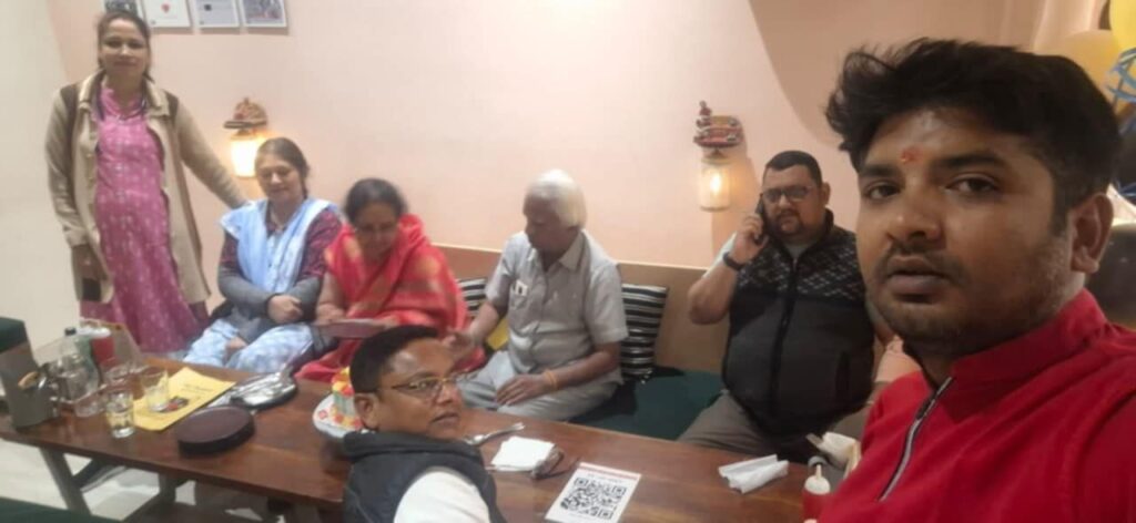 आचार्य का जन्मदिन-जर्नलिस्ट वेलफेयर यूनियन के उपाध्यक्ष महेश आचार्य को यूनियन के पदाधिकारियो ने दी निवास पर पहुंचकर जन्मदिन की बधाई, प्रदेश अध्यक्ष अमित गौतम की उपस्थिति में नुक्कड़ कैफे में केक काट कर मनाया गया जन्मदिन,तिलका,मुक्ता,राहुल,महंत भी रहे मौजूद आचार्य का जन्मदिन-जर्नलिस्ट वेलफेयर यूनियन के उपाध्यक्ष महेश आचार्य को यूनियन के पदाधिकारियो ने दी निवास पर पहुंचकर जन्मदिन की बधाई, प्रदेश अध्यक्ष अमित गौतम की उपस्थिति में नुक्कड़ कैफे में केक काट कर मनाया गया जन्मदिन,तिलका,मुक्ता,राहुल,महंत भी रहे मौजूद kshititech
