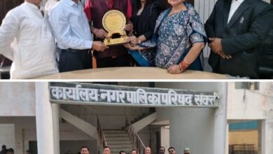 नगर पालिका शक्ति के जन प्रतिनिधियों का समाप्त हुआ कार्यकाल- 6 जनवरी को नगर पालिका अध्यक्ष सुषमा आयसवाल ने विदाई समारोह में सभी पार्षदों को दिया स्मृति चिन्ह,सुषमा ने कहा- आपका साथ सदैव शक्ति शहर के विकास में मिलता रहा, हमने बनाया शहर को विकास के मामले में अग्रणी, अध्यक्ष पति दादू जायसवाल ने कहा- सुषमा के अध्यक्ष बनने पर हम दोनों ने शहर विकास के लिए दिन रात एक करी सेवा नगर पालिका शक्ति के जन प्रतिनिधियों का समाप्त हुआ कार्यकाल- 6 जनवरी को नगर पालिका अध्यक्ष सुषमा आयसवाल ने विदाई समारोह में सभी पार्षदों को दिया स्मृति चिन्ह,सुषमा ने कहा- आपका साथ सदैव शक्ति शहर के विकास में मिलता रहा, हमने बनाया शहर को विकास के मामले में अग्रणी, अध्यक्ष पति दादू जायसवाल ने कहा- सुषमा के अध्यक्ष बनने पर हम दोनों ने शहर विकास के लिए दिन रात एक करी सेवा kshititech