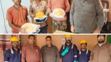 P P किट का वितरण-अड़भार नगर पंचायत प्रशासन ने किया स्वच्छता कर्मचारियों को पी पी किट का वितरण, मुख्यमंत्री बिष्णु देव साय एवं नगरीय प्रशासन मंत्री अरुण साव के निर्देशानुसार हुआ नगर पंचायत में वितरण कार्यक्रम, कर्मचारियों की सुरक्षा को ध्यान में रख रहा नगर पंचायत प्रशासन P P किट का वितरण-अड़भार नगर पंचायत प्रशासन ने किया स्वच्छता कर्मचारियों को पी पी किट का वितरण, मुख्यमंत्री बिष्णु देव साय एवं नगरीय प्रशासन मंत्री अरुण साव के निर्देशानुसार हुआ नगर पंचायत में वितरण कार्यक्रम, कर्मचारियों की सुरक्षा को ध्यान में रख रहा नगर पंचायत प्रशासन kshititech