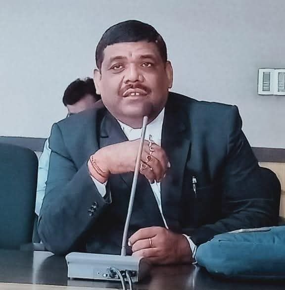 पटवारीयो की हड़ताल पर शक्ति के कांग्रेस नेता का बड़ा बयान- एडवोकेट गिरधर जायसवाल ने कहा- राजस्व कर्मचारियों की हड़ताल ने खोल दी है भाजपा के सुशासन की पोल, कर्मचारी नाराज, जनता परेशान, तो फिर यह कैसा सुशासन, गिरधर ने कहा- आए दिन विभिन्न कर्मचारी संगठनों की सरकार के रवैय्ये को लेकर चल रही हड़ताल पटवारीयो की हड़ताल पर शक्ति के कांग्रेस नेता का बड़ा बयान- एडवोकेट गिरधर जायसवाल ने कहा- राजस्व कर्मचारियों की हड़ताल ने खोल दी है भाजपा के सुशासन की पोल, कर्मचारी नाराज, जनता परेशान, तो फिर यह कैसा सुशासन, गिरधर ने कहा- आए दिन विभिन्न कर्मचारी संगठनों की सरकार के रवैय्ये को लेकर चल रही हड़ताल kshititech
