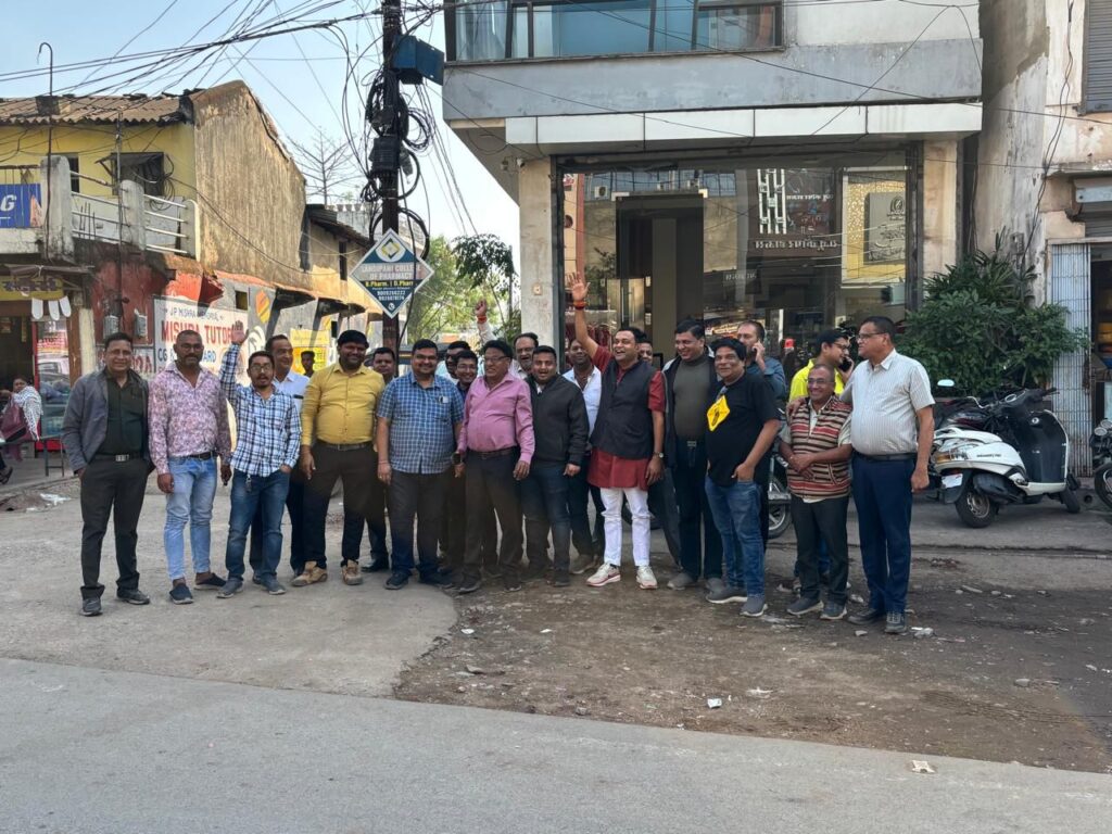 मिलरों की बल्ले बल्ले-नए साल में राइस मिल संचालकों को सरकार का बड़ा तोहफा- कैबिनेट की बैठक में मान ली सारी मांगे, जांजगीर चाम्पा एवं शक्ति जिले के राइस मिल संगठन ने पटाखे फोड़ कर बांटी मिठाइयां, कहां सरकार का जितना करें आभार उतना कम, अमर सुल्तानिया ने कहा- सरकार के इस फैसले से कस्टम मिलिंग के काम में आएगी तेजी मिलरों की बल्ले बल्ले-नए साल में राइस मिल संचालकों को सरकार का बड़ा तोहफा- कैबिनेट की बैठक में मान ली सारी मांगे, जांजगीर चाम्पा एवं शक्ति जिले के राइस मिल संगठन ने पटाखे फोड़ कर बांटी मिठाइयां, कहां सरकार का जितना करें आभार उतना कम, अमर सुल्तानिया ने कहा- सरकार के इस फैसले से कस्टम मिलिंग के काम में आएगी तेजी kshititech
