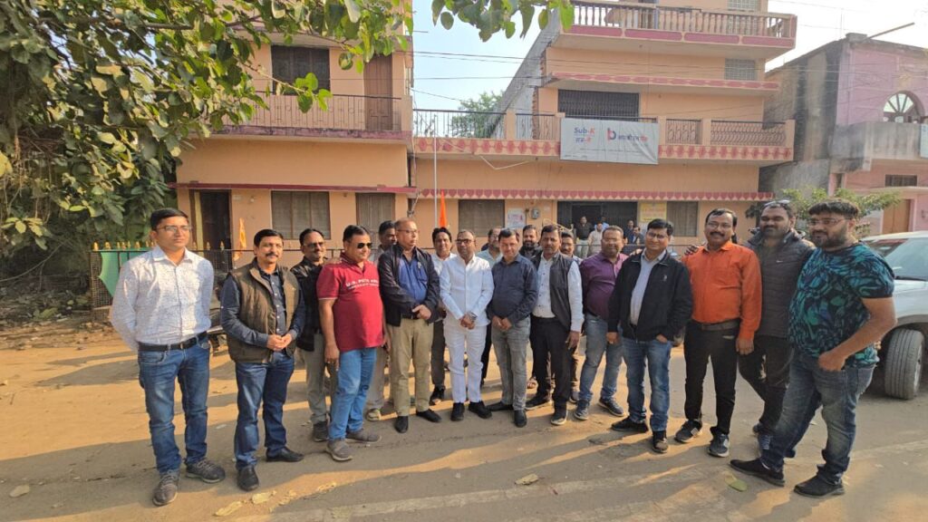मिलरों की बल्ले बल्ले-नए साल में राइस मिल संचालकों को सरकार का बड़ा तोहफा- कैबिनेट की बैठक में मान ली सारी मांगे, जांजगीर चाम्पा एवं शक्ति जिले के राइस मिल संगठन ने पटाखे फोड़ कर बांटी मिठाइयां, कहां सरकार का जितना करें आभार उतना कम, अमर सुल्तानिया ने कहा- सरकार के इस फैसले से कस्टम मिलिंग के काम में आएगी तेजी मिलरों की बल्ले बल्ले-नए साल में राइस मिल संचालकों को सरकार का बड़ा तोहफा- कैबिनेट की बैठक में मान ली सारी मांगे, जांजगीर चाम्पा एवं शक्ति जिले के राइस मिल संगठन ने पटाखे फोड़ कर बांटी मिठाइयां, कहां सरकार का जितना करें आभार उतना कम, अमर सुल्तानिया ने कहा- सरकार के इस फैसले से कस्टम मिलिंग के काम में आएगी तेजी kshititech