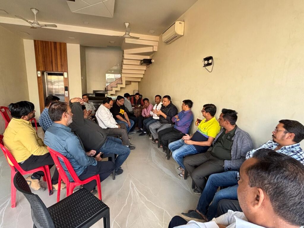 मिलरों की बल्ले बल्ले-नए साल में राइस मिल संचालकों को सरकार का बड़ा तोहफा- कैबिनेट की बैठक में मान ली सारी मांगे, जांजगीर चाम्पा एवं शक्ति जिले के राइस मिल संगठन ने पटाखे फोड़ कर बांटी मिठाइयां, कहां सरकार का जितना करें आभार उतना कम, अमर सुल्तानिया ने कहा- सरकार के इस फैसले से कस्टम मिलिंग के काम में आएगी तेजी मिलरों की बल्ले बल्ले-नए साल में राइस मिल संचालकों को सरकार का बड़ा तोहफा- कैबिनेट की बैठक में मान ली सारी मांगे, जांजगीर चाम्पा एवं शक्ति जिले के राइस मिल संगठन ने पटाखे फोड़ कर बांटी मिठाइयां, कहां सरकार का जितना करें आभार उतना कम, अमर सुल्तानिया ने कहा- सरकार के इस फैसले से कस्टम मिलिंग के काम में आएगी तेजी kshititech