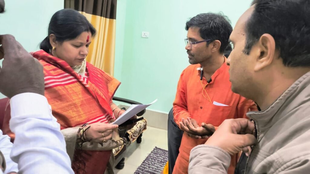 स्वास्थ्य कर्मचारी संघ ने प्रभारी मंत्री लक्ष्मी राजवाड़े को सौपा ज्ञापन, कहा कर्मचारी हितों में मांगों को पूरा करने करें पहल, नए साल की भी संघ ने दी बधाई,संघ ने कहा- कर्मचारियों का नियमितीकरण एवं रिक्त पदों पर तत्काल करें भर्ती की प्रक्रिया kshititech