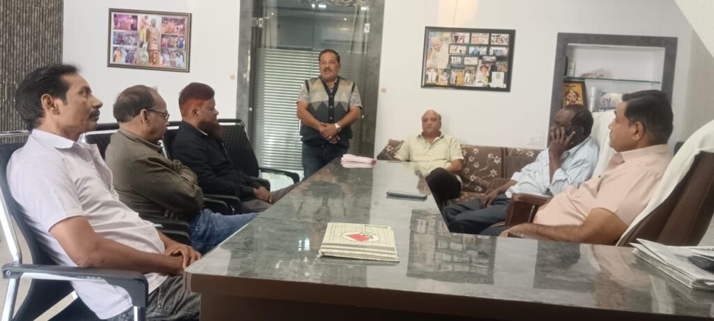 04 जनवरी को जिला शक्ति प्रेस क्लब शक्ति की बैठक संपन्न, नए सत्र के लिए ईश्वर लोधी बने रहेंगे अध्यक्ष, क्लब के सदस्यों का होगा बीमा, बीजापुर के पत्रकार स्वर्गीय मुकेश चंद्राकर को दी गई श्रद्धांजलि, क्लब में जोड़े जाएंगे नए सदस्य, पत्रकार हितों के लिए लिए गए अनेकों निर्णय 04 जनवरी को जिला शक्ति प्रेस क्लब शक्ति की बैठक संपन्न, नए सत्र के लिए ईश्वर लोधी बने रहेंगे अध्यक्ष, क्लब के सदस्यों का होगा बीमा, बीजापुर के पत्रकार स्वर्गीय मुकेश चंद्राकर को दी गई श्रद्धांजलि, क्लब में जोड़े जाएंगे नए सदस्य, पत्रकार हितों के लिए लिए गए अनेकों निर्णय kshititech