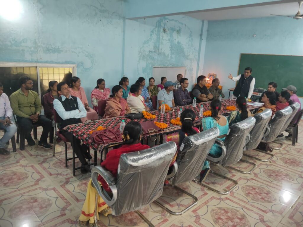 शक्ति के सरकारी कन्या महाविद्यालय की जन भागीदारी समिति की प्रथम बैठक संपन्न, महाविद्यालय हित में विस्तार पूर्वक हुई चर्चा, अध्यक्ष रामनरेश यादव ने कहा-छत्तीसगढ़ की सरकार बालिकाओं की शिक्षा हेतु चला रही अनेकों योजनाएं, शीघ्र ही महाविद्यालय के स्वयं के नए भवन का होगा निर्माण शक्ति के सरकारी कन्या महाविद्यालय की जन भागीदारी समिति की प्रथम बैठक संपन्न, महाविद्यालय हित में विस्तार पूर्वक हुई चर्चा, अध्यक्ष रामनरेश यादव ने कहा-छत्तीसगढ़ की सरकार बालिकाओं की शिक्षा हेतु चला रही अनेकों योजनाएं, शीघ्र ही महाविद्यालय के स्वयं के नए भवन का होगा निर्माण kshititech