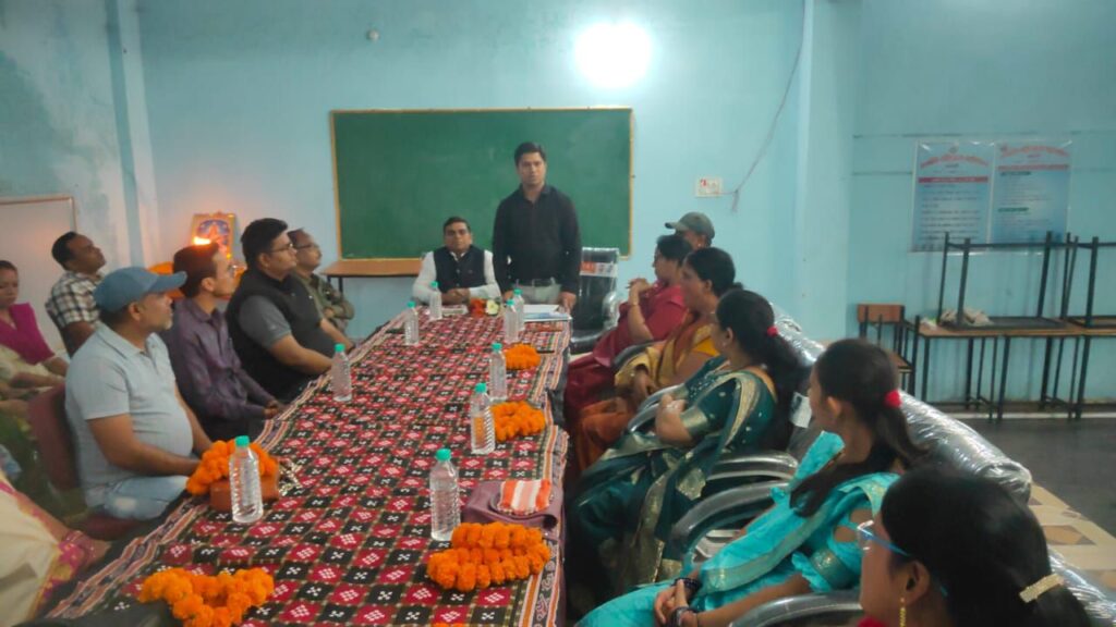 शक्ति के सरकारी कन्या महाविद्यालय की जन भागीदारी समिति की प्रथम बैठक संपन्न, महाविद्यालय हित में विस्तार पूर्वक हुई चर्चा, अध्यक्ष रामनरेश यादव ने कहा-छत्तीसगढ़ की सरकार बालिकाओं की शिक्षा हेतु चला रही अनेकों योजनाएं, शीघ्र ही महाविद्यालय के स्वयं के नए भवन का होगा निर्माण शक्ति के सरकारी कन्या महाविद्यालय की जन भागीदारी समिति की प्रथम बैठक संपन्न, महाविद्यालय हित में विस्तार पूर्वक हुई चर्चा, अध्यक्ष रामनरेश यादव ने कहा-छत्तीसगढ़ की सरकार बालिकाओं की शिक्षा हेतु चला रही अनेकों योजनाएं, शीघ्र ही महाविद्यालय के स्वयं के नए भवन का होगा निर्माण kshititech