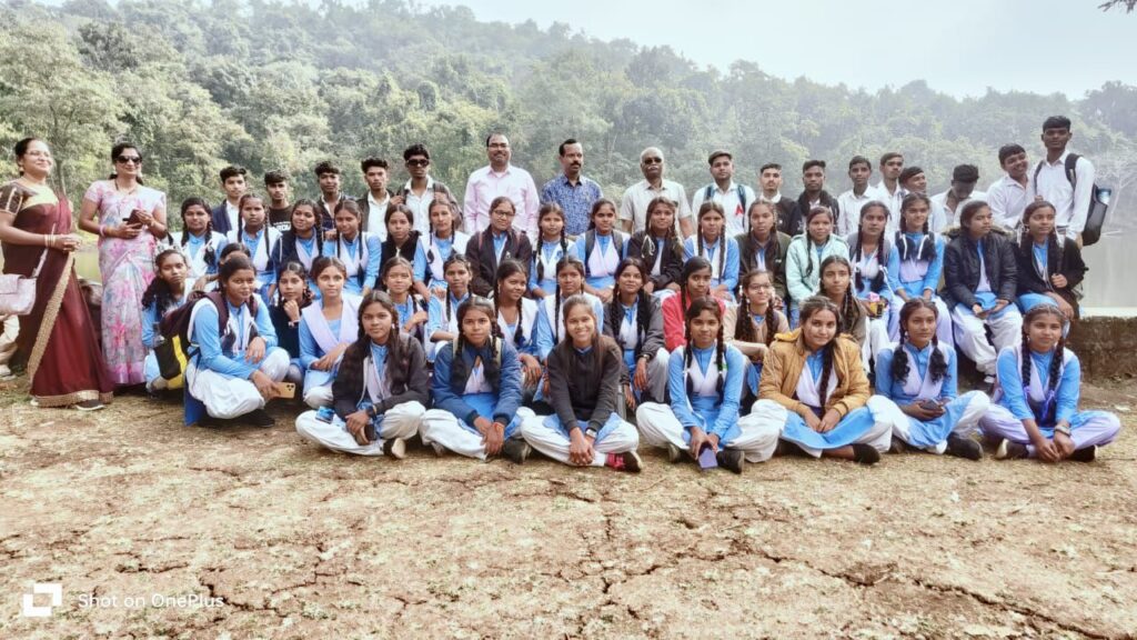 छत्तीसगढ़ के प्राकृतिक नैसर्गिक क्षेत्र का शैक्षणिक भ्रमण किया शक्ति विकासखंड के हायर सेकेंडरी खैरा के विद्यार्थियों ने, प्राचार्य सुरेश कुमार जायसवाल ने कहा- शिक्षा के साथ-साथ बच्चों को अन्य जानकारियो से भी अवगत कराना विद्यालय की प्राथमिकता छत्तीसगढ़ के प्राकृतिक नैसर्गिक क्षेत्र का शैक्षणिक भ्रमण किया शक्ति विकासखंड के हायर सेकेंडरी खैरा के विद्यार्थियों ने, प्राचार्य सुरेश कुमार जायसवाल ने कहा- शिक्षा के साथ-साथ बच्चों को अन्य जानकारियो से भी अवगत कराना विद्यालय की प्राथमिकता kshititech