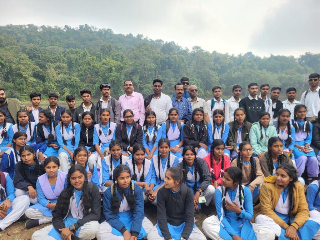 छत्तीसगढ़ के प्राकृतिक नैसर्गिक क्षेत्र का शैक्षणिक भ्रमण किया शक्ति विकासखंड के हायर सेकेंडरी खैरा के विद्यार्थियों ने, प्राचार्य सुरेश कुमार जायसवाल ने कहा- शिक्षा के साथ-साथ बच्चों को अन्य जानकारियो से भी अवगत कराना विद्यालय की प्राथमिकता छत्तीसगढ़ के प्राकृतिक नैसर्गिक क्षेत्र का शैक्षणिक भ्रमण किया शक्ति विकासखंड के हायर सेकेंडरी खैरा के विद्यार्थियों ने, प्राचार्य सुरेश कुमार जायसवाल ने कहा- शिक्षा के साथ-साथ बच्चों को अन्य जानकारियो से भी अवगत कराना विद्यालय की प्राथमिकता kshititech