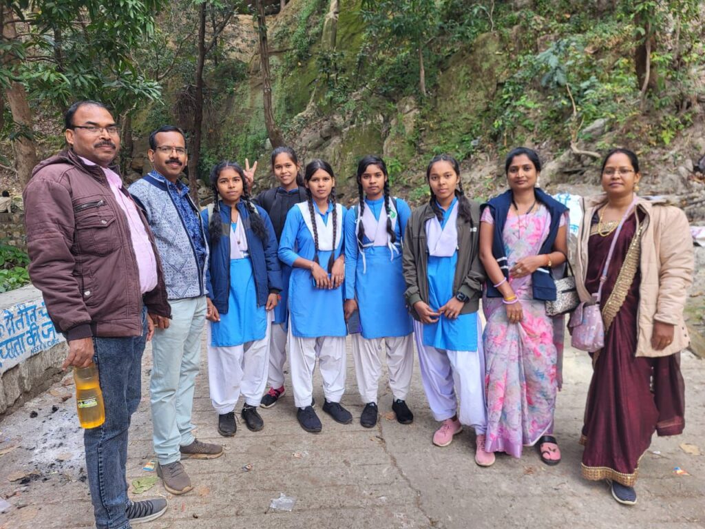छत्तीसगढ़ के प्राकृतिक नैसर्गिक क्षेत्र का शैक्षणिक भ्रमण किया शक्ति विकासखंड के हायर सेकेंडरी खैरा के विद्यार्थियों ने, प्राचार्य सुरेश कुमार जायसवाल ने कहा- शिक्षा के साथ-साथ बच्चों को अन्य जानकारियो से भी अवगत कराना विद्यालय की प्राथमिकता छत्तीसगढ़ के प्राकृतिक नैसर्गिक क्षेत्र का शैक्षणिक भ्रमण किया शक्ति विकासखंड के हायर सेकेंडरी खैरा के विद्यार्थियों ने, प्राचार्य सुरेश कुमार जायसवाल ने कहा- शिक्षा के साथ-साथ बच्चों को अन्य जानकारियो से भी अवगत कराना विद्यालय की प्राथमिकता kshititech