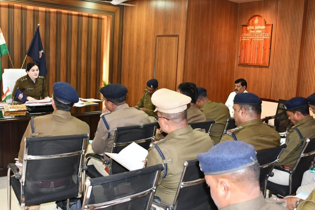 पुलिस अधीक्षक अंकिता शर्मा ने ली राजपत्रित अधिकारियों एवं थाना प्रभारीयो की एसपी मैडम ने कहा- थानों में रखे साफ सफाई, रिकॉर्ड रहे अप टू डेट,करी मामलों की समीक्षा,जैजैपुर पुलिस ने छोटी सी बात पर हत्या करने वाले आरोपी को किया गिरफ्तार पुलिस अधीक्षक अंकिता शर्मा ने ली राजपत्रित अधिकारियों एवं थाना प्रभारीयो की एसपी मैडम ने कहा- थानों में रखे साफ सफाई, रिकॉर्ड रहे अप टू डेट,करी मामलों की समीक्षा,जैजैपुर पुलिस ने छोटी सी बात पर हत्या करने वाले आरोपी को किया गिरफ्तार kshititech