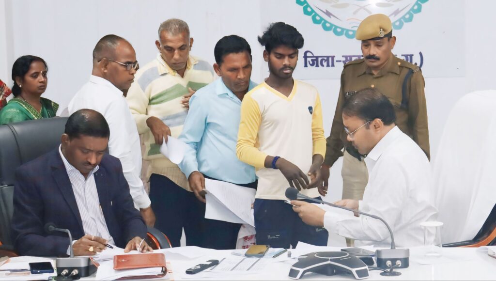 संवेदनशील कलेक्टर साहब- सक्ति जिले की समय सीमा की बैठकों से जिले में सरकारी योजनाओं का हो रहा बेहतर क्रियान्वन, कलेक्टर साहब प्रत्येक सप्ताह मंगलवार को लेते हैं अधिकारियो की बैठक, जन दर्शन में कलेक्टर तोपनो साहब ने सुनी आम नागरिकों की समस्याएं,किया त्वरित निराकरण का प्रयास संवेदनशील कलेक्टर साहब- सक्ति जिले की समय सीमा की बैठकों से जिले में सरकारी योजनाओं का हो रहा बेहतर क्रियान्वन, कलेक्टर साहब प्रत्येक सप्ताह मंगलवार को लेते हैं अधिकारियो की बैठक, जन दर्शन में कलेक्टर तोपनो साहब ने सुनी आम नागरिकों की समस्याएं,किया त्वरित निराकरण का प्रयास kshititech