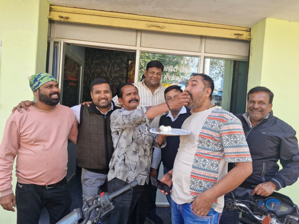 श्यामू समर्थकों में देखा जा रहा उत्साह- अध्यक्ष सीट सामान्य होने पर दोबारा अध्यक्ष चुनाव लड़ाने आतुर है समर्थक, नगर पालिका के कर्मचारियों ने भी कहां- श्यामसुंदर का अध्यक्षयीय कार्यकाल रहा हम सभी कर्मचारियों के हित में, दोस्त कह रहे हम हैं आपके साथ, तो वही गरीब परिवार का भी बेटा बोल रहा श्यामू चाचा आप लड़ो चुनाव श्यामू समर्थकों में देखा जा रहा उत्साह- अध्यक्ष सीट सामान्य होने पर दोबारा अध्यक्ष चुनाव लड़ाने आतुर है समर्थक, नगर पालिका के कर्मचारियों ने भी कहां- श्यामसुंदर का अध्यक्षयीय कार्यकाल रहा हम सभी कर्मचारियों के हित में, दोस्त कह रहे हम हैं आपके साथ, तो वही गरीब परिवार का भी बेटा बोल रहा श्यामू चाचा आप लड़ो चुनाव kshititech