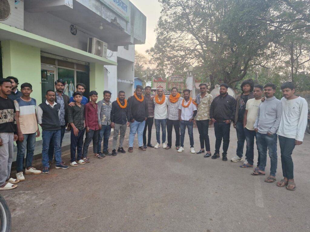 श्यामू समर्थकों में देखा जा रहा उत्साह- अध्यक्ष सीट सामान्य होने पर दोबारा अध्यक्ष चुनाव लड़ाने आतुर है समर्थक, नगर पालिका के कर्मचारियों ने भी कहां- श्यामसुंदर का अध्यक्षयीय कार्यकाल रहा हम सभी कर्मचारियों के हित में, दोस्त कह रहे हम हैं आपके साथ, तो वही गरीब परिवार का भी बेटा बोल रहा श्यामू चाचा आप लड़ो चुनाव श्यामू समर्थकों में देखा जा रहा उत्साह- अध्यक्ष सीट सामान्य होने पर दोबारा अध्यक्ष चुनाव लड़ाने आतुर है समर्थक, नगर पालिका के कर्मचारियों ने भी कहां- श्यामसुंदर का अध्यक्षयीय कार्यकाल रहा हम सभी कर्मचारियों के हित में, दोस्त कह रहे हम हैं आपके साथ, तो वही गरीब परिवार का भी बेटा बोल रहा श्यामू चाचा आप लड़ो चुनाव kshititech