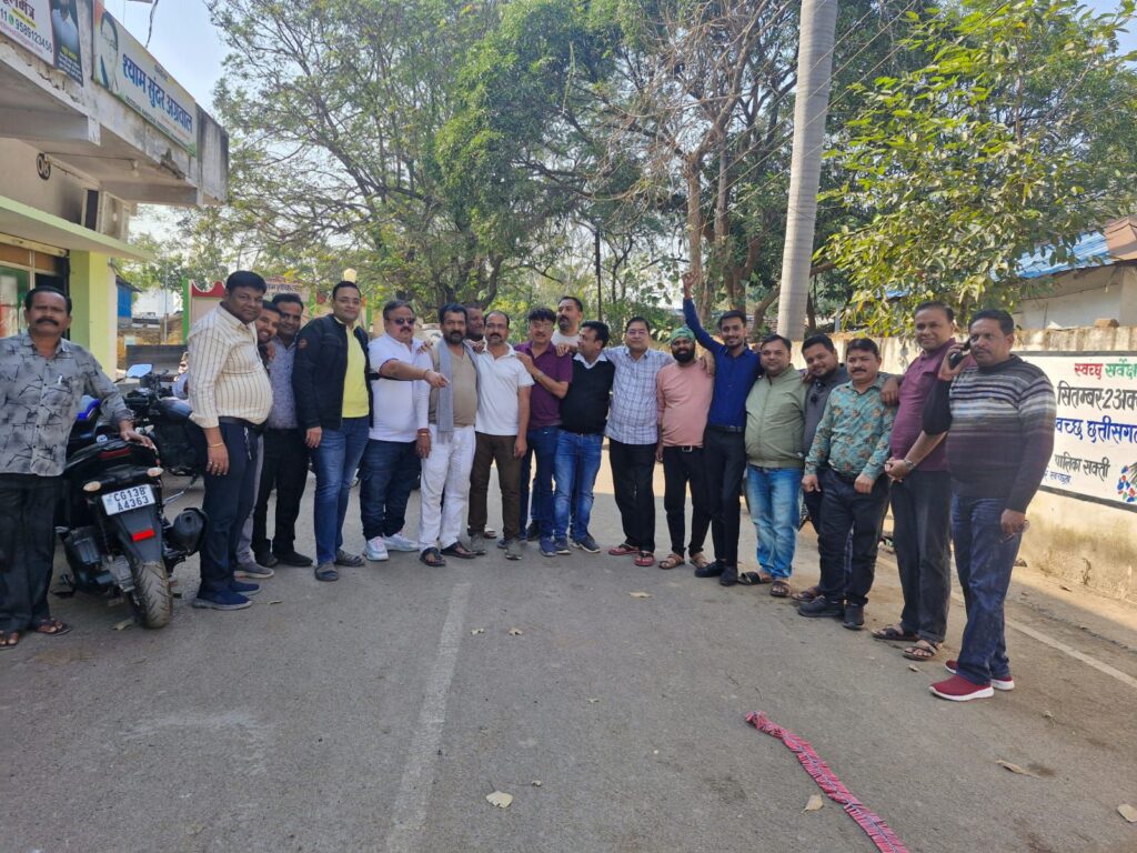 श्यामू समर्थकों में देखा जा रहा उत्साह- अध्यक्ष सीट सामान्य होने पर दोबारा अध्यक्ष चुनाव लड़ाने आतुर है समर्थक, नगर पालिका के कर्मचारियों ने भी कहां- श्यामसुंदर का अध्यक्षयीय कार्यकाल रहा हम सभी कर्मचारियों के हित में, दोस्त कह रहे हम हैं आपके साथ, तो वही गरीब परिवार का भी बेटा बोल रहा श्यामू चाचा आप लड़ो चुनाव श्यामू समर्थकों में देखा जा रहा उत्साह- अध्यक्ष सीट सामान्य होने पर दोबारा अध्यक्ष चुनाव लड़ाने आतुर है समर्थक, नगर पालिका के कर्मचारियों ने भी कहां- श्यामसुंदर का अध्यक्षयीय कार्यकाल रहा हम सभी कर्मचारियों के हित में, दोस्त कह रहे हम हैं आपके साथ, तो वही गरीब परिवार का भी बेटा बोल रहा श्यामू चाचा आप लड़ो चुनाव kshititech