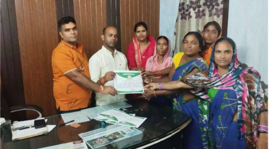 स्व सहायता समूहों से महिलाएं बनी स्वालंबी- नगर पंचायत अड़भार में महिलाओं को स्वालंबी बनाने राष्ट्रीय आजीविका शहरी मिशन के अंतर्गत 36 महिला समूहो का हुआ गठन, मुख्य नगर पालिका अधिकारी आनंद कुमार राय ने दी जानकारी स्व सहायता समूहों से महिलाएं बनी स्वालंबी- नगर पंचायत अड़भार में महिलाओं को स्वालंबी बनाने राष्ट्रीय आजीविका शहरी मिशन के अंतर्गत 36 महिला समूहो का हुआ गठन, मुख्य नगर पालिका अधिकारी आनंद कुमार राय ने दी जानकारी kshititech