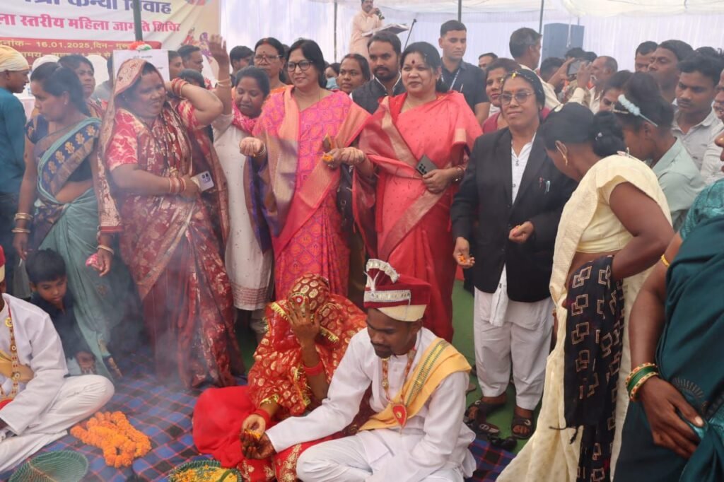 ऐतिहासिक रहा सामूहिक विवाह- 36 हजार रुपये प्रति जोड़ो को दिया गया सहायता राशि का चेक- शक्ति में हजारों लोगों ने उपस्थित होकर दिया नवयुगल जोड़ों को आशीर्वाद-मुख्यमंत्री कन्या विवाह योजना के अंतर्गत विधिवत मंत्रोच्चार के साथ 120 जोड़े बंधे परिणय सूत्र में, शक्ति के नंदेलीभाटा मैदान में 16 जनवरी को हुआ भव्य आयोजन, महिला बाल विकास विभाग ने किया था कार्यक्रम ऐतिहासिक रहा सामूहिक विवाह- 36 हजार रुपये प्रति जोड़ो को दिया गया सहायता राशि का चेक- शक्ति में हजारों लोगों ने उपस्थित होकर दिया नवयुगल जोड़ों को आशीर्वाद-मुख्यमंत्री कन्या विवाह योजना के अंतर्गत विधिवत मंत्रोच्चार के साथ 120 जोड़े बंधे परिणय सूत्र में, शक्ति के नंदेलीभाटा मैदान में 16 जनवरी को हुआ भव्य आयोजन, महिला बाल विकास विभाग ने किया था कार्यक्रम kshititech