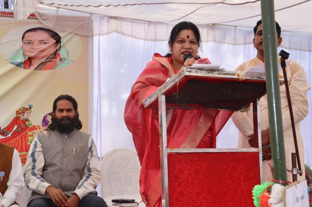 ऐतिहासिक रहा सामूहिक विवाह- 36 हजार रुपये प्रति जोड़ो को दिया गया सहायता राशि का चेक- शक्ति में हजारों लोगों ने उपस्थित होकर दिया नवयुगल जोड़ों को आशीर्वाद-मुख्यमंत्री कन्या विवाह योजना के अंतर्गत विधिवत मंत्रोच्चार के साथ 120 जोड़े बंधे परिणय सूत्र में, शक्ति के नंदेलीभाटा मैदान में 16 जनवरी को हुआ भव्य आयोजन, महिला बाल विकास विभाग ने किया था कार्यक्रम ऐतिहासिक रहा सामूहिक विवाह- 36 हजार रुपये प्रति जोड़ो को दिया गया सहायता राशि का चेक- शक्ति में हजारों लोगों ने उपस्थित होकर दिया नवयुगल जोड़ों को आशीर्वाद-मुख्यमंत्री कन्या विवाह योजना के अंतर्गत विधिवत मंत्रोच्चार के साथ 120 जोड़े बंधे परिणय सूत्र में, शक्ति के नंदेलीभाटा मैदान में 16 जनवरी को हुआ भव्य आयोजन, महिला बाल विकास विभाग ने किया था कार्यक्रम kshititech
