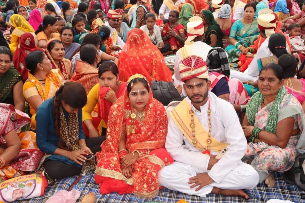 ऐतिहासिक रहा सामूहिक विवाह- 36 हजार रुपये प्रति जोड़ो को दिया गया सहायता राशि का चेक- शक्ति में हजारों लोगों ने उपस्थित होकर दिया नवयुगल जोड़ों को आशीर्वाद-मुख्यमंत्री कन्या विवाह योजना के अंतर्गत विधिवत मंत्रोच्चार के साथ 120 जोड़े बंधे परिणय सूत्र में, शक्ति के नंदेलीभाटा मैदान में 16 जनवरी को हुआ भव्य आयोजन, महिला बाल विकास विभाग ने किया था कार्यक्रम ऐतिहासिक रहा सामूहिक विवाह- 36 हजार रुपये प्रति जोड़ो को दिया गया सहायता राशि का चेक- शक्ति में हजारों लोगों ने उपस्थित होकर दिया नवयुगल जोड़ों को आशीर्वाद-मुख्यमंत्री कन्या विवाह योजना के अंतर्गत विधिवत मंत्रोच्चार के साथ 120 जोड़े बंधे परिणय सूत्र में, शक्ति के नंदेलीभाटा मैदान में 16 जनवरी को हुआ भव्य आयोजन, महिला बाल विकास विभाग ने किया था कार्यक्रम kshititech